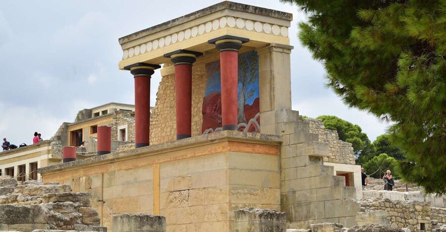 From Chania: Knossos Palace and Heraklion Full-Day Tour - The Heraklion Archaeological Museum choice