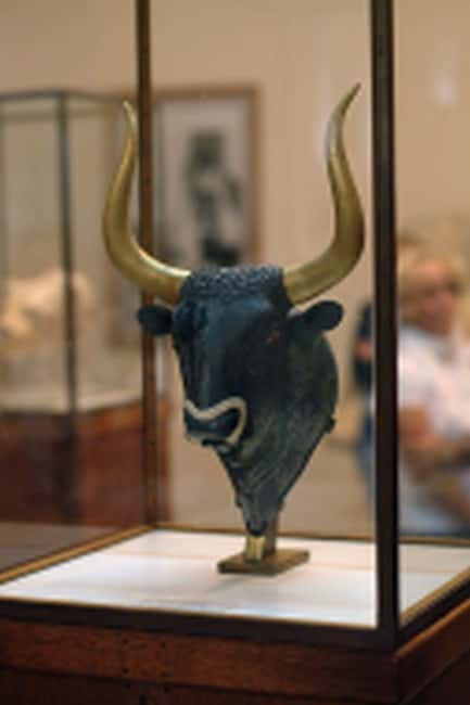 From Chania & Rethymno: Knossos Palace & Heraklion City Tour - The Archaeological Museum and the Minoan story