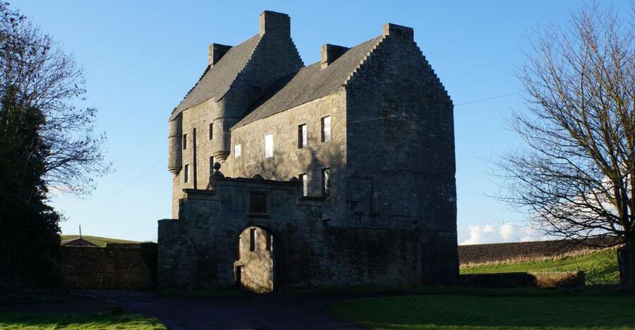 From Edinburgh: Outlander, Palaces, and Jacobites Day Trip - The Forth Bridges as the seasonal alternative