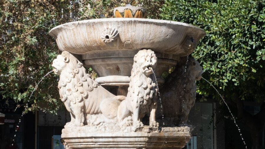 From Heraklion: Historical Center City Tour & Knossos Palace - Food, shopping, and making the free time count