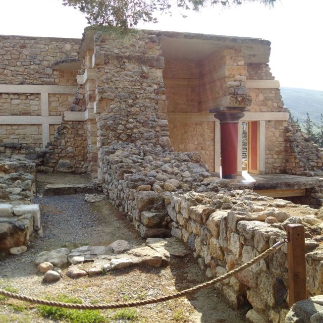 From Heraklion: Knossos Palace Entry Ticket and Private Tour - What the 1.5-hour schedule does well
