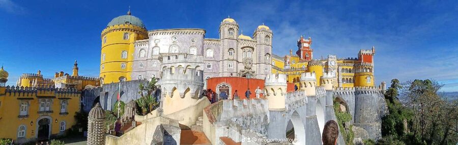 From Lisbon: Tour to Pena Palace, Sintra, and Cascais - An hour by the water in Cascais