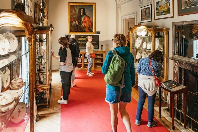 From London: Cotswolds, Blenheim Palace & Downton Abbey - What the coach and guide add