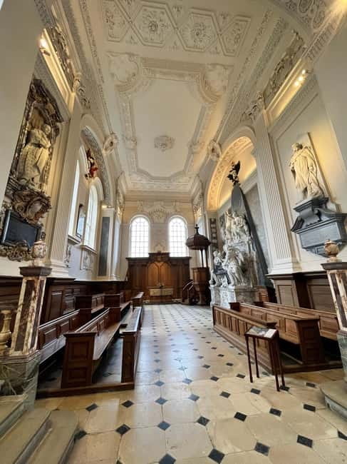 From Oxford: Churchill Tour to Blenheim Palace & his grave. - Entering Blenheim Palace and its state rooms