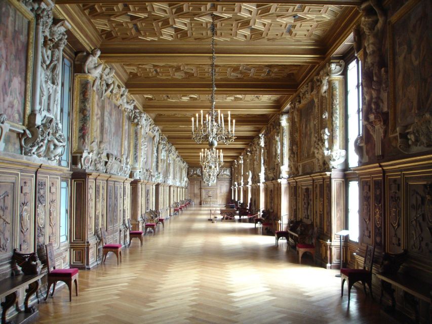 From Paris: Fontainebleau & Vaux-le-Vicomte Private Tour - Two châteaux, two very different stories
