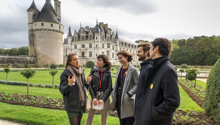 From Paris: Full-Day Loire Valley Chateaux Tour - Meeting the Coach Near Cour Saint Emilion