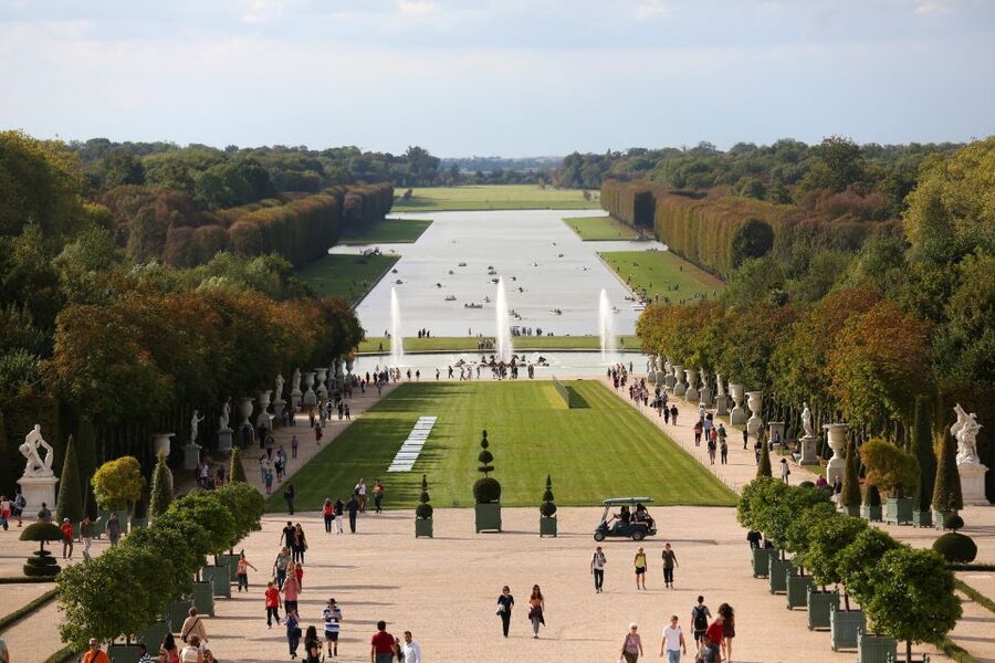 From Paris: Giverny and Versailles Palace Guided Day Trip - The transfer from Giverny to Versailles