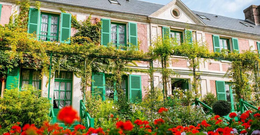 From Paris: Giverny and Versailles Palace Guided Day Trip - Versailles Palace: grand rooms, tight crowds