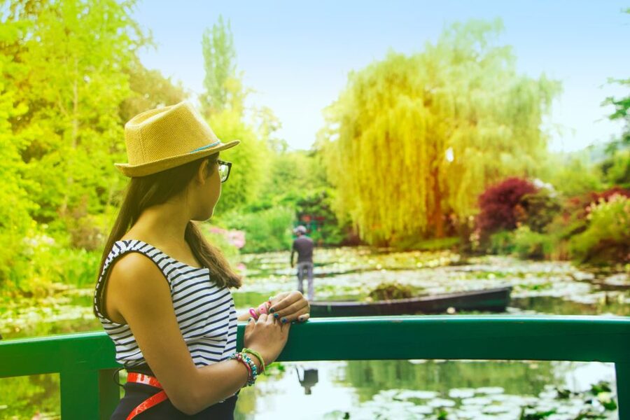 From Paris: Giverny and Versailles Palace Guided Day Trip - Who should book this experience?