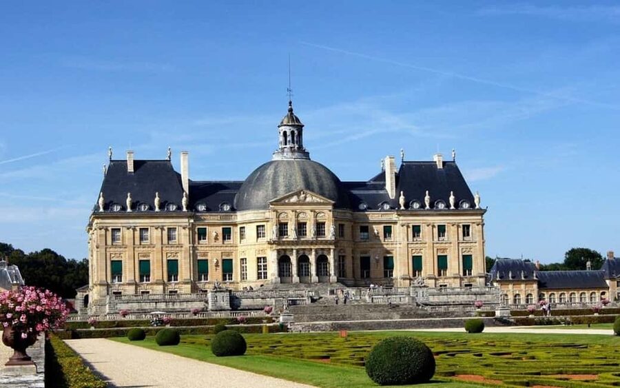 From Paris: Private Day Tour to Fontainebleau Palace - Vaux-le-Vicomte: an ornate first stop