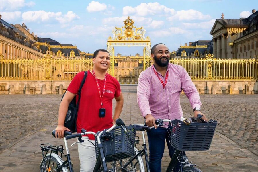 From Paris: Versailles Bike Tour with Gardens & Palace Entry - Shopping at the Notre-Dame market