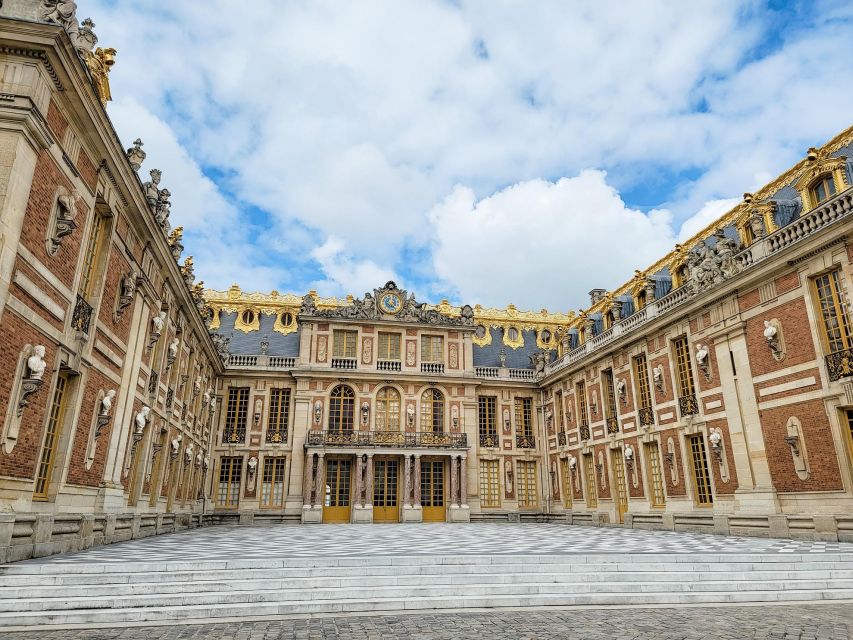 From Paris: Versailles Bike Tour with Gardens & Palace Entry - The Grand Canal picnic and the best outdoor views