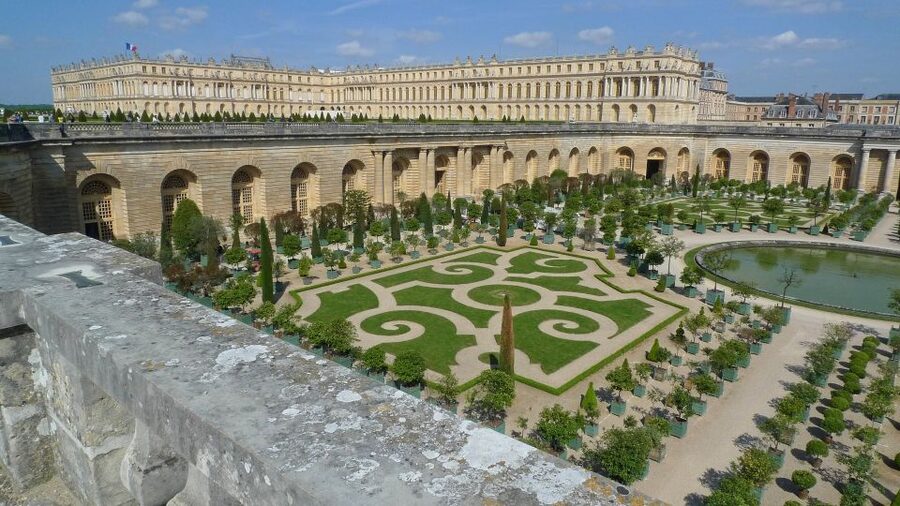 From Paris: Versailles Palace and Gardens Guided Experience - Guides who make the history easier to follow