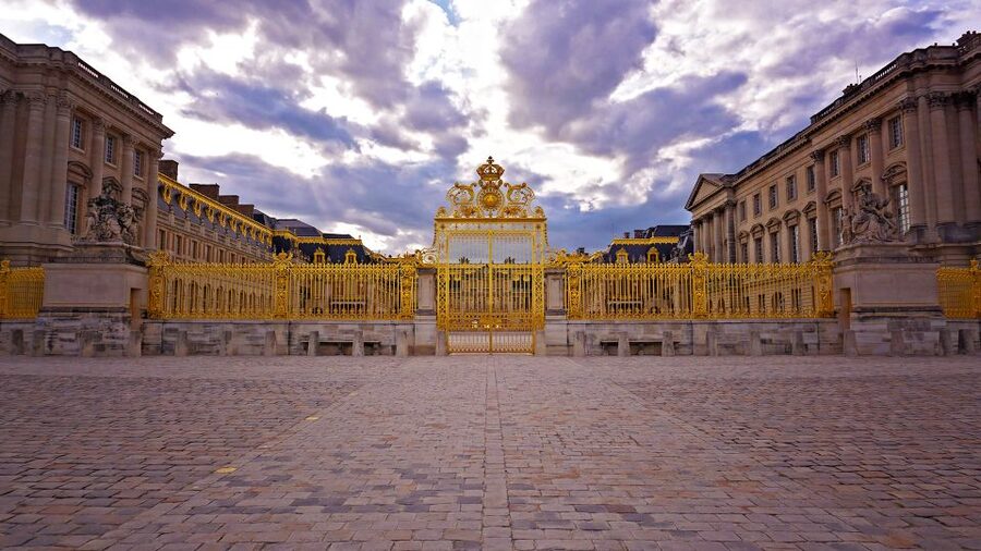 From Paris: Versailles Palace and Gardens Guided Experience - Who should choose this Versailles outing?