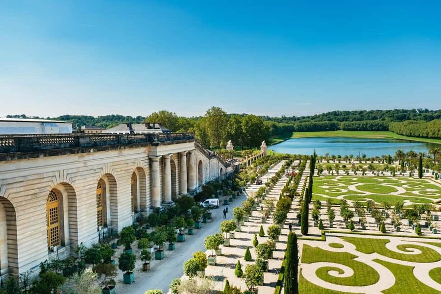 From Paris: Versailles Palace Guided Tour & Gardens Access - From Avenue de Suffren to the gates of Versailles