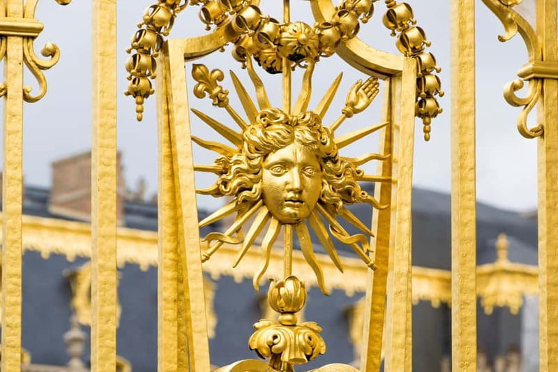 From Paris: Versailles Palace Guided Tour with Bus Transfers - The longer Giverny and Versailles option