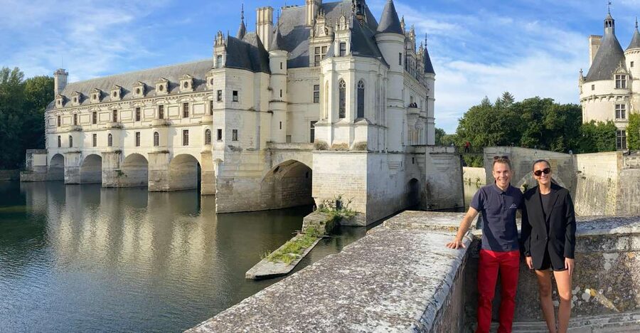 From Tours : Full-Day Chambord & Chenonceau Chateaux - Chenonceau: a castle carried across the river