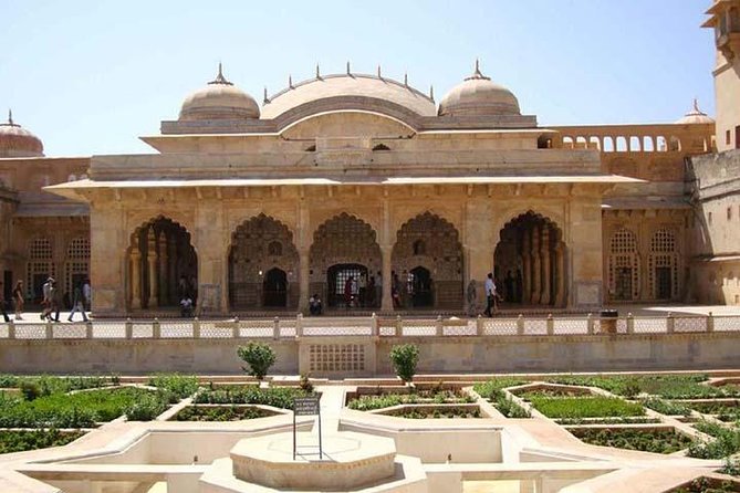 Full-Day Jaipur City Tour with Amber Fort and City Palace - The shopping stop is useful, but know what you want