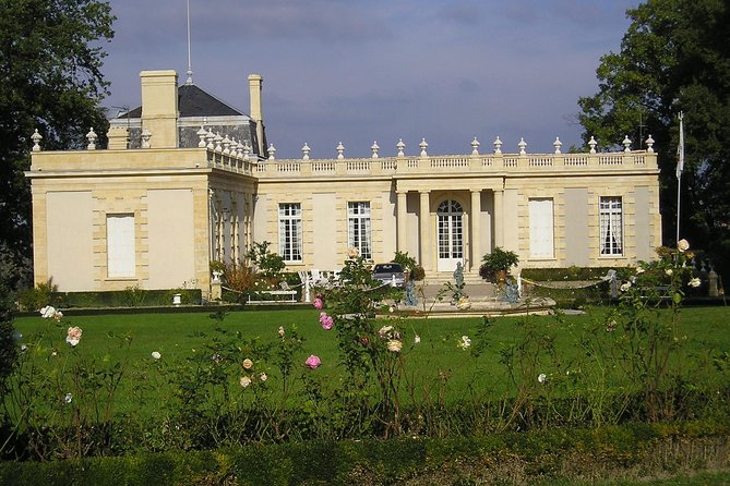 Full-day Saint-Emilion: Village, Undergrounds and Châteaux - The bilingual guide format and group size