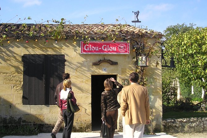 Full-day Saint-Emilion: Village, Undergrounds and Châteaux - The coach ride from Bordeaux to the vineyards