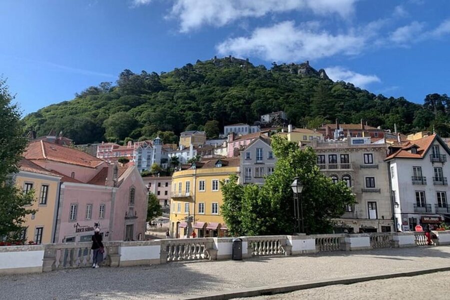 Full-day tour to Sintra with a visit to Pena Palace and Quinta da Regaleira - Languages, access, and timing