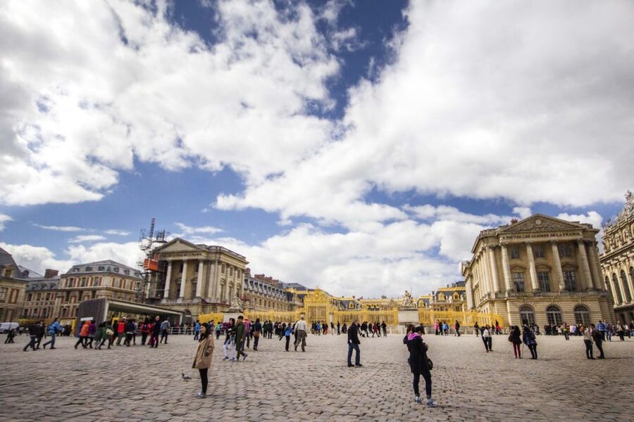 Gardens of Versailles Walking Tour & Palace Entry - What the guide adds to Versailles