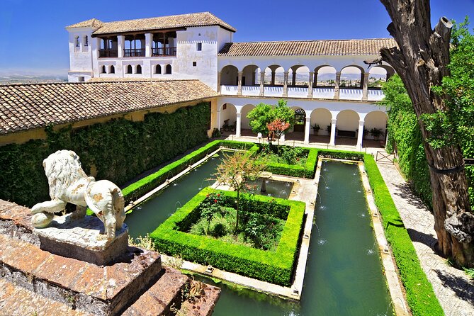 Generalife, Gardens and Alcazaba guided tour (without Nasrid Palaces) - Generalife gardens: 45 minutes of water and retreat life