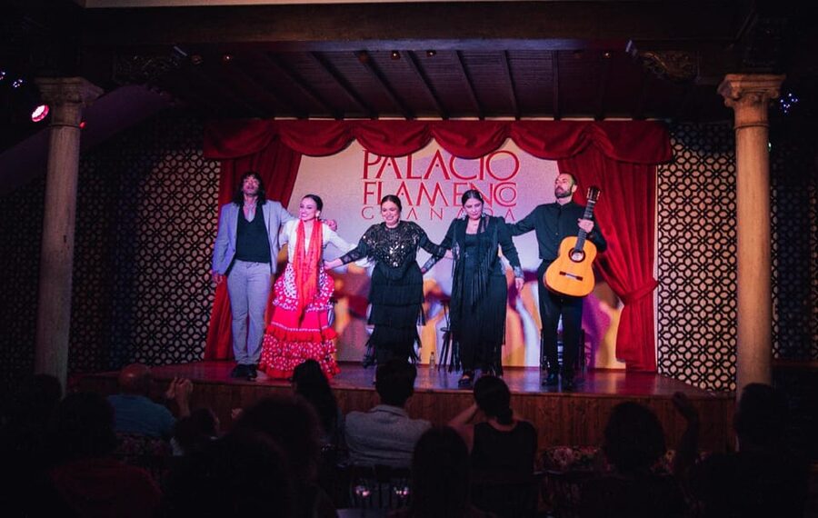 Granada: 1-Hour Traditional Flamenco Show at Palacio - A small Granada room built for flamenco
