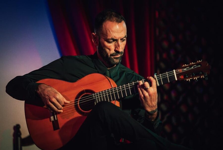 Granada: 1-Hour Traditional Flamenco Show at Palacio - Arrive early for the bar and the palace atmosphere