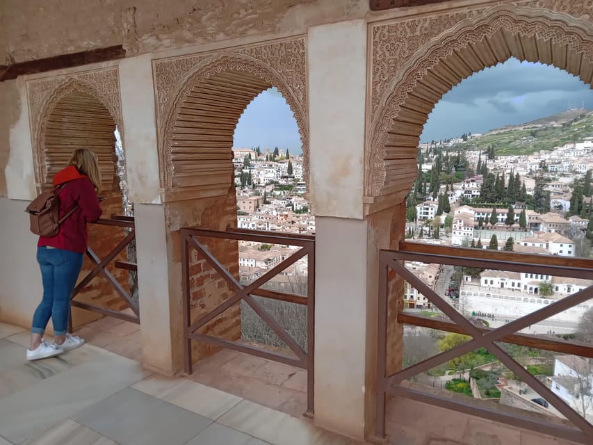 Granada: Alhambra, Alcazaba, and Nasrid Palaces Tour - The Charles V Palace and a useful pause
