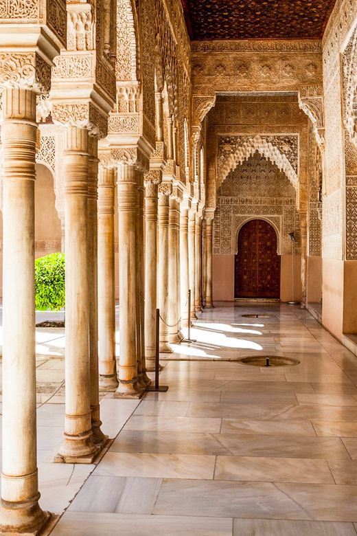 Granada: Alhambra and Nasrid Palaces Entry Ticket - The Nasrid Palaces and the Moorish court