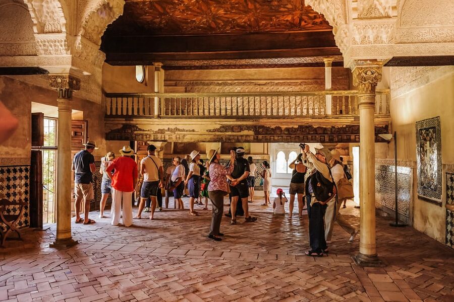 Granada: Alhambra and Nasrid Palaces Entry Ticket - Generalife Gardens and the summer residence