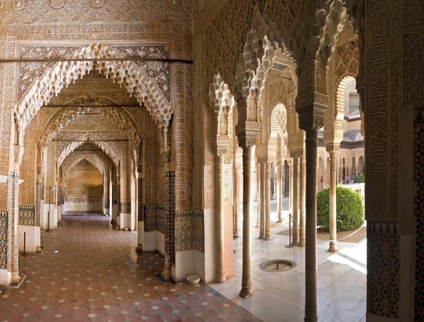 Granada: Alhambra and Nasrid Palaces Private Tour - The Alcazaba, walls, and military side