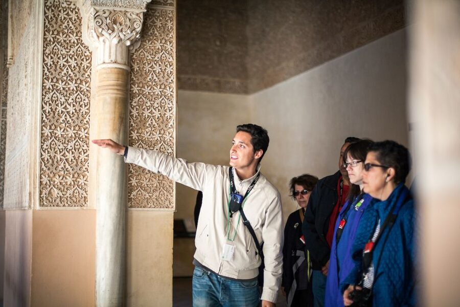 Granada: Alhambra and Nasrid Palaces Small Guided Tour - Why a guide matters inside the Alhambra