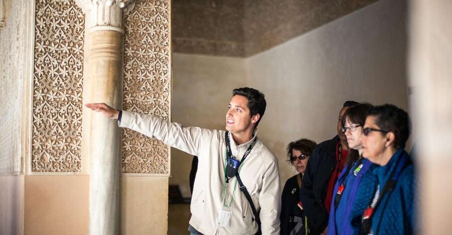 Granada: Alhambra and Nasrid Palaces Small Guided Tour - Practical advice before you go