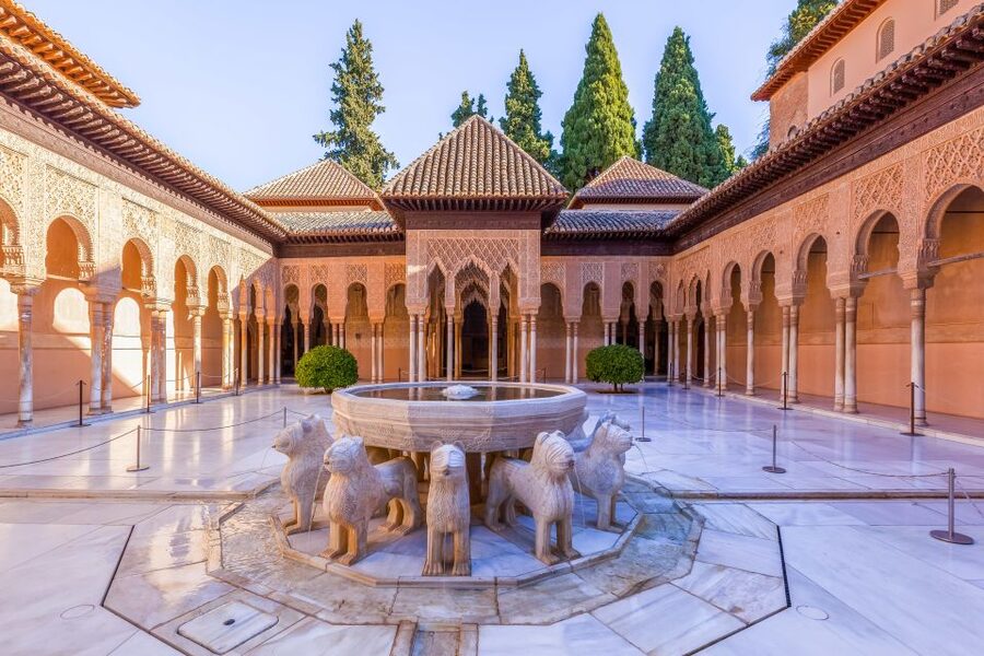 Granada: Alhambra and Nasrid Palaces Small Guided Tour - The Court of the Lions in 30 minutes