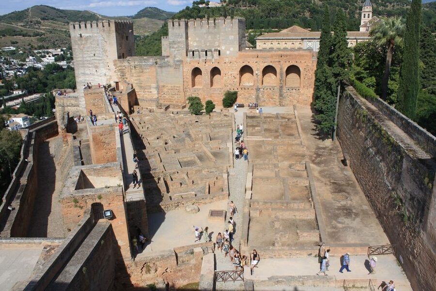 Granada: Alhambra and Nasrid Palaces Small Guided Tour - Who should book this Alhambra tour?