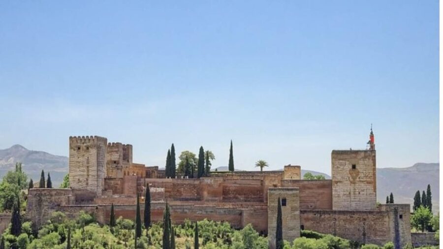 Granada: Alhambra and Nasrid Palaces Tour without Tickets - The ticket detail that can make or break your visit