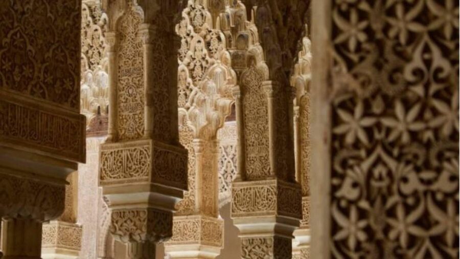 Granada: Alhambra and Nasrid Palaces Tour without Tickets - The Alcazaba and Granada views