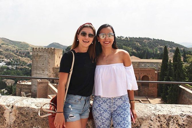 Granada: Alhambra Comlex + Nasrid Palaces + Alcazaba Guided Tour - Meeting near Hotel Guadalupe