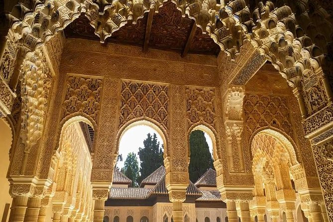Granada: Alhambra Comlex + Nasrid Palaces + Alcazaba Guided Tour - The Alhambra complex: three hours of contrasts