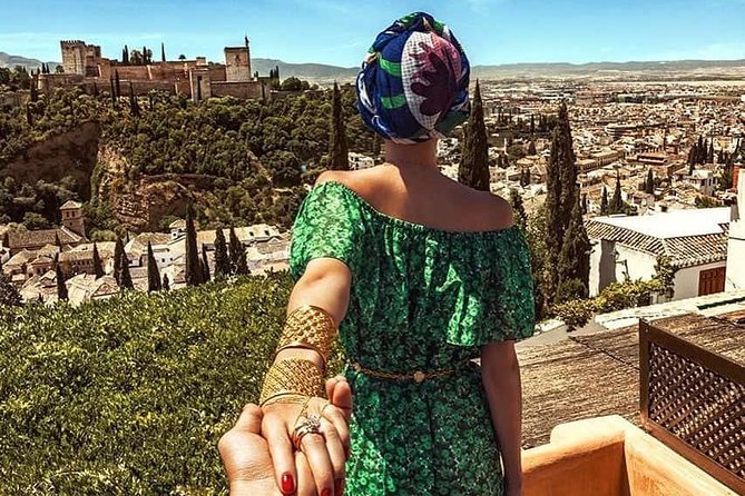 Granada: Alhambra Comlex + Nasrid Palaces + Alcazaba Guided Tour - The Alcazaba fortress and its open views
