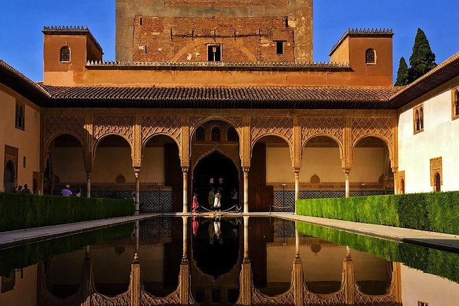 Granada: Alhambra Comlex + Nasrid Palaces + Alcazaba Guided Tour - Inside the Nasrid Palaces