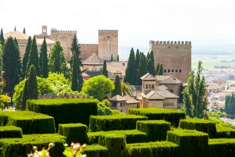 Granada: Alhambra & Gardens Tour w/Nasrid Palaces Option - The Alcazaba fortress and its military story