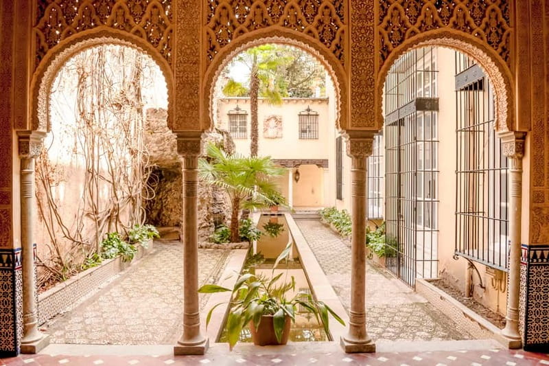 Granada: Alhambra & Gardens Tour w/Nasrid Palaces Option - Generalife Gardens: water, shade, and a quieter pace