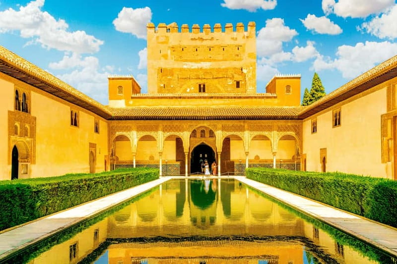 Granada: Alhambra, Generalife & Nasrid Palaces Guided Tour - Palace of Charles V: a sharp change in style
