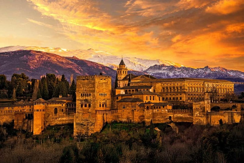 Granada: Alhambra, Generalife & Nasrid Palaces Guided Tour - The Alcazaba: a self-guided finish