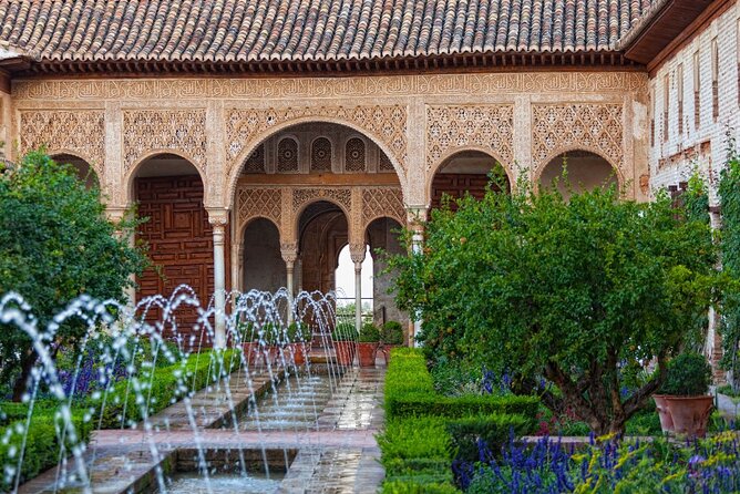 Granada: Alhambra Guided Tour including Nasrid Palaces - Palace of Charles V and the later layers of the site
