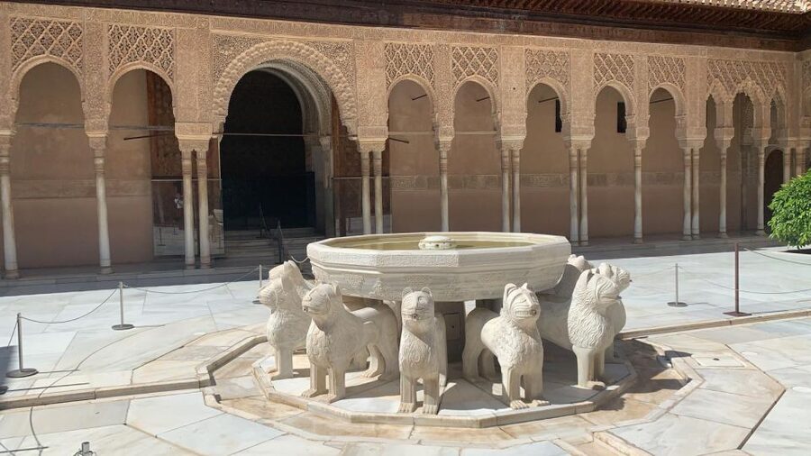 Granada: Alhambra Guided Tour w/ Nasrid Palaces & City Pass - How to plan the two days