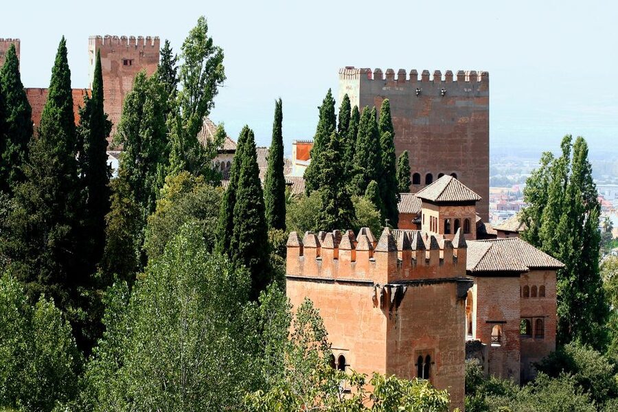 Granada: Alhambra Guided Tour w/ Nasrid Palaces & City Pass - Reading the four main parts of the Alhambra